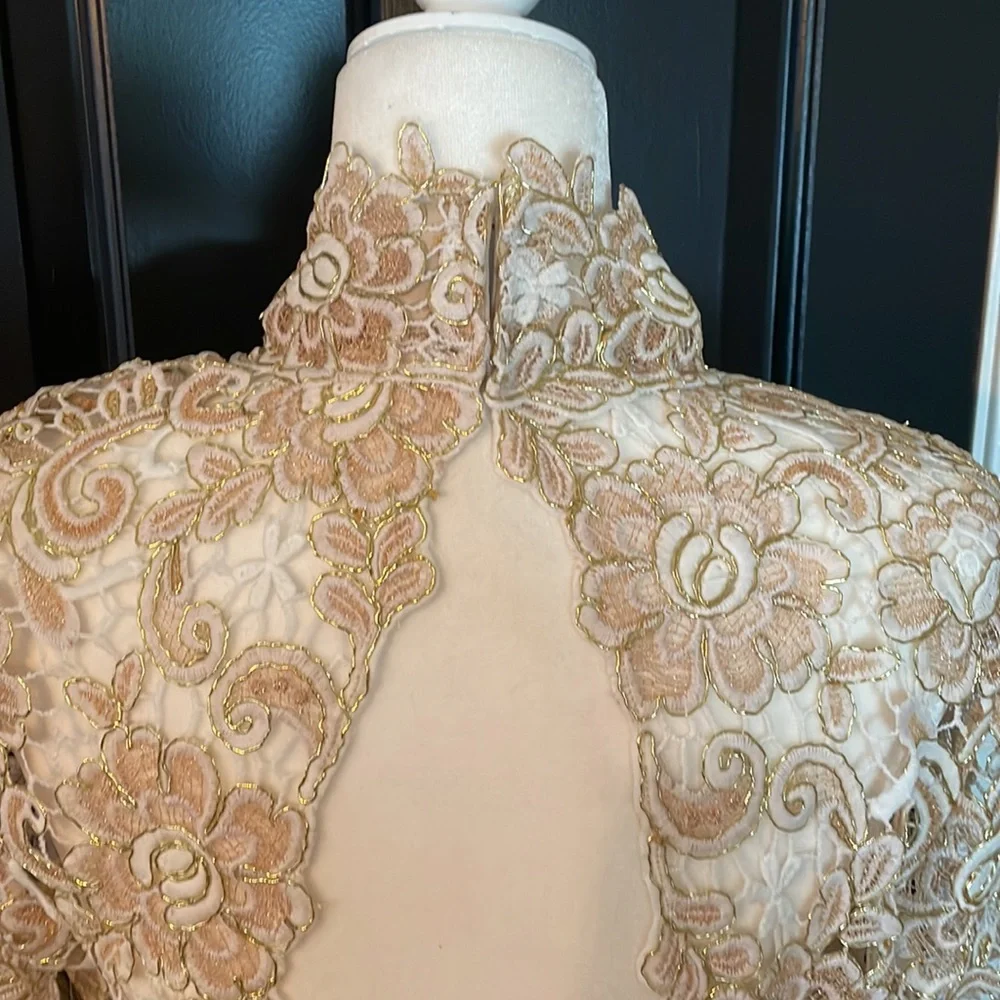 Venus | Open Back Lace Dress - Picture 7 of 11